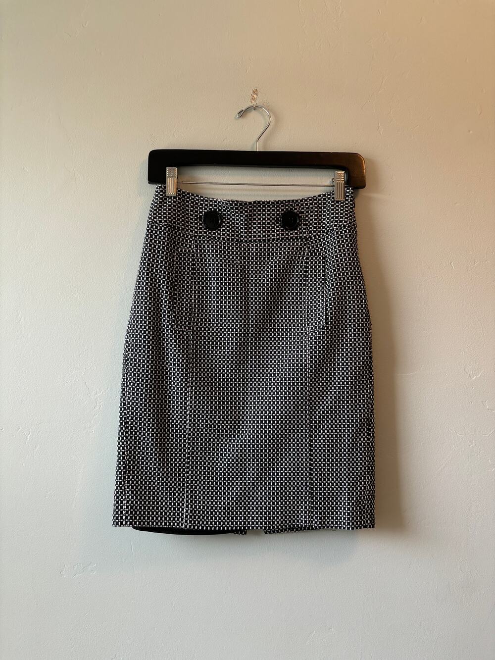 Ann Taylor Black and White Embroidery Weave Pencil Skirt
